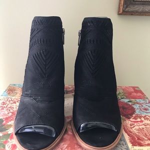 Never worn Vince Camuto Karinta booties size 9.5 M